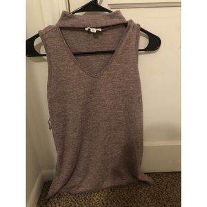 Tank top, with choker neck and v cut